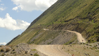 Dirt road hill biker matte - steep free wallpaper