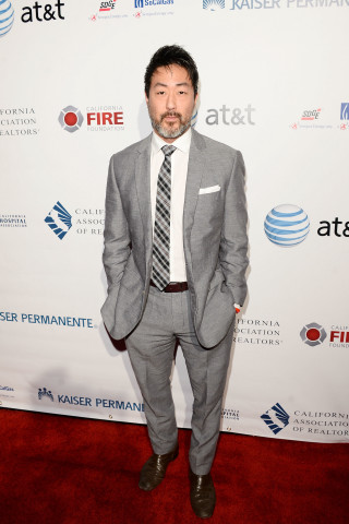 Man suit tie redcarpet gala - private press free wallpaper