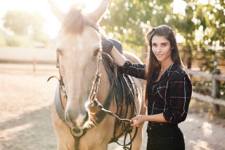 Woman horse field portrait bokeh - chernik free wallpaper