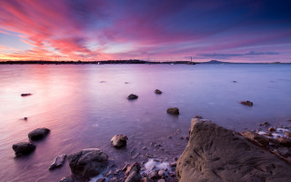 Sunset ocean rocks island gradient - andrew law free wallpaper