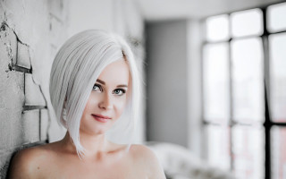 White hair woman brick wall - a brick wall free wallpaper for desktop