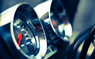 Speedometer red arrows tilt shift - a red arrow free wallpaper