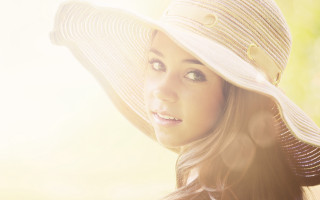 Woman hat posing sun portrait - charlotte harding free wallpaper