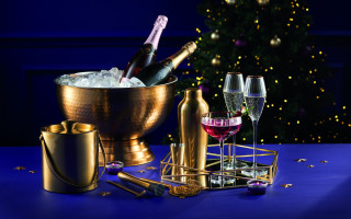 Christmas night stilllife wine glass - a wine glass free wallpaper