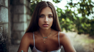 Woman longhair necklace outdoors bokeh - alexis simon belle free wallpaper