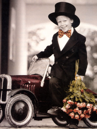 Young boy suit hat suitcase - young free wallpaper