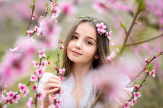 Girl pink flowers white dress - portrait photography free wallpaper for desktop