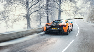 Sports car tilt shift winter - the background and a snow free wallpaper