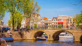 Bridge river boats bikes buildings - a few building free wallpaper