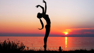 Yoga sunset water arabesque silhouette - daphne mcclure free wallpaper
