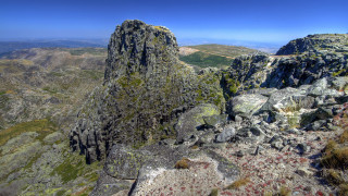 Rocky mountain panorama blue sky - alen divi free wallpaper