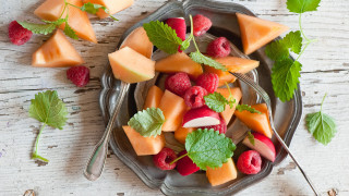 Fruit plate spoon berries vegetables - a spoon free wallpaper