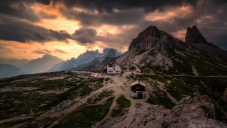 Mountain house cloudy sky dusk - cinematic free wallpaper for desktop