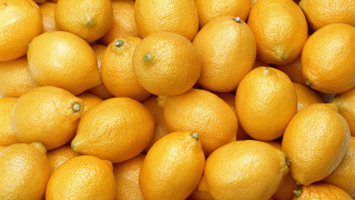 Oranges pile tabletop white background - a table top free wallpaper