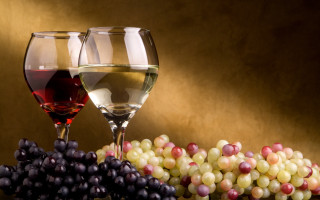 Wine glasses grapes stilllife impressionism - a gold background free wallpaper
