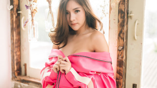 Woman pink dress window handbag - fei danxu free wallpaper