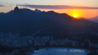 Sunset city mountains water shore - a city in the foreground free wallpaper