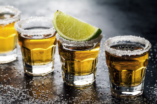 Three glasses lime sugar beer - a lime free wallpaper