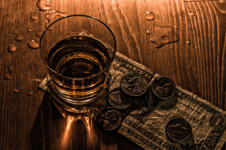 Glass water money table waterdroplets - a wooden background free wallpaper