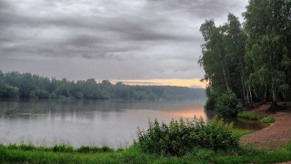 Lake shore trees cloudy sky - river free wallpaper