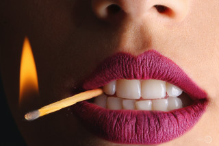 Woman cigarette popart airbrush realistic - her mouth and a cigarette free wallpaper