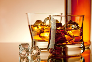 Whiskey glass ice bottle reflection - a reflection free wallpaper