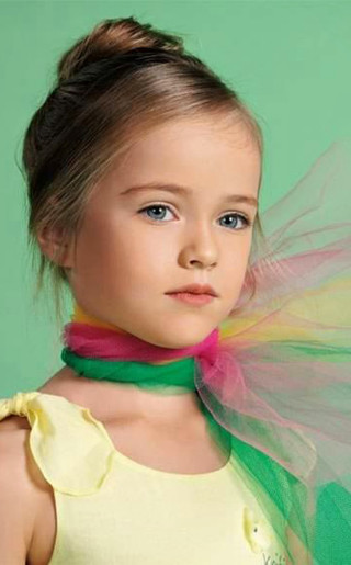 Little girl green yellow dress - a little girl free wallpaper
