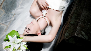 Wedding dress woman bed flower - a bouquet of flowers free wallpaper