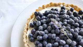Blueberry lavender pie outdoor scenery 2 - a white table cloth free wallpaper