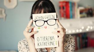 Woman holding book glasses nails - glass free wallpaper