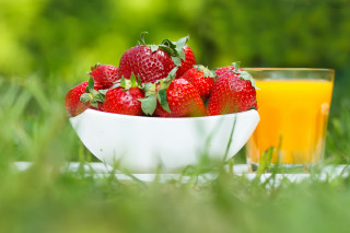 Bowl strawberries glass orange juice - delaunay free wallpaper