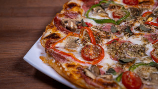 Pizza tomatoes mushrooms autumn leaves - mushroom free wallpaper