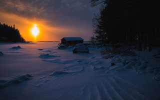 Snowy house sunset trail dusk - the sun setting behind free wallpaper