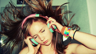 Woman headphones hair dryer hair - headphone free wallpaper