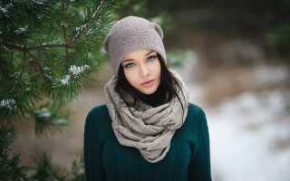 Woman hat scarf bare tree - a hat and scarf free wallpaper