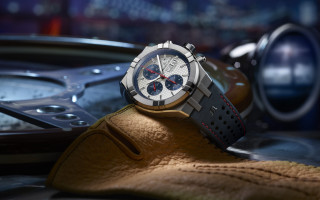 Watch leather glove wind indicator - photorealism free wallpaper