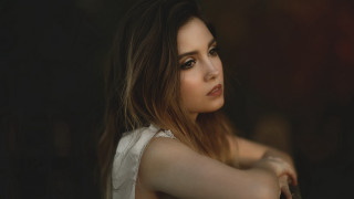 Woman long hair white top 6 - a white top free wallpaper