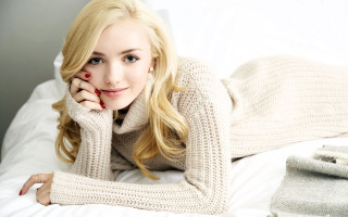 Woman bed sweater red nails - a sweater free wallpaper