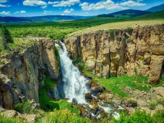 Waterfall canyon green field mountains - lush free wallpaper for desktop