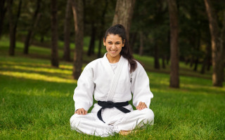 Woman kimono grass forest sitting - her waist free wallpaper