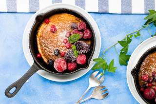 Pancake berries powdered sugar blue - sugar free wallpaper