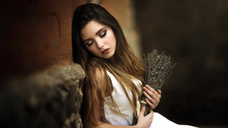 Woman longhair fan closedeyes photorealistic - long hair holding free wallpaper