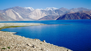 Lake mountains rocks bird samikshavad - beautiful scenery free wallpaper for desktop