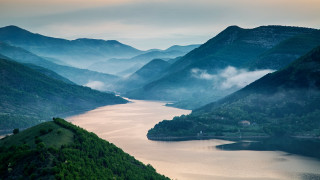 Lake mountains fog clouds trees - alen divi free wallpaper