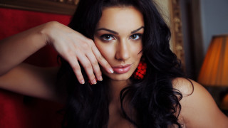 Woman longhair reddress posing blurry - eye free wallpaper for desktop
