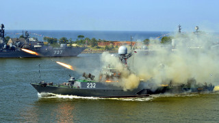 Large boat smoke water background 2 - 100mm free wallpaper