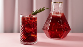 Glass vase green sprig red - a glass vase free wallpaper