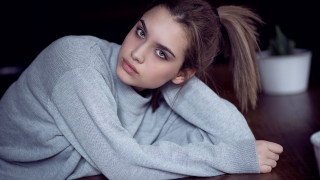 Woman pony tail portrait bettina - piercing free wallpaper