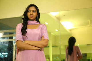 Woman pink dress mirror arms - a pink dress free wallpaper