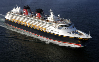 Cruise ship ocean sunny day 17 - a large cruise ship sailing in the ocean free wallpaper